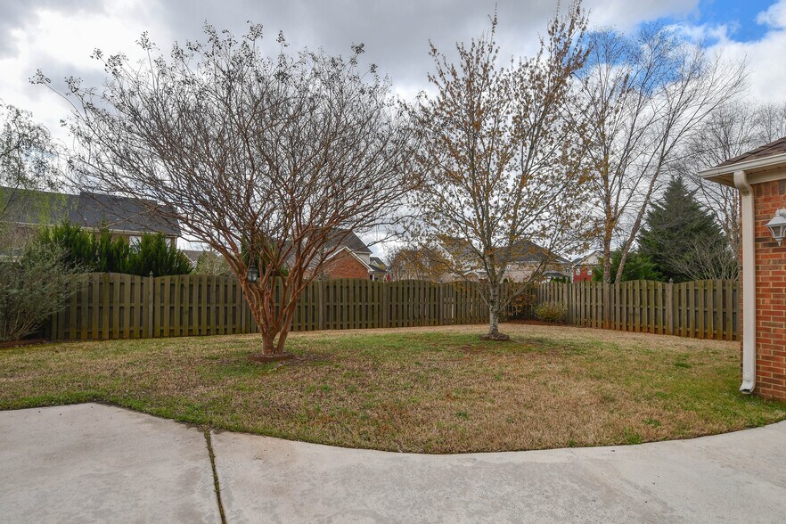 Building Photo - 260 Old Overton Dr