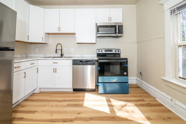 Building Photo - 402 Woodland Ave