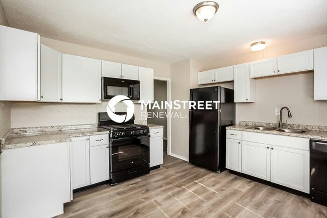 Building Photo - 3 Bedroom Pet-Friendly Home in Indianapolis, IN with Main Street Renewal