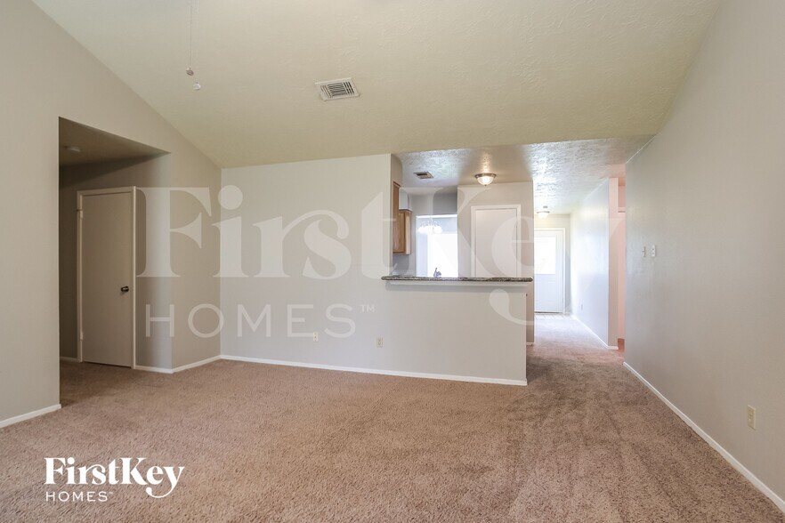 Building Photo - 2118 Knollbrook Ln