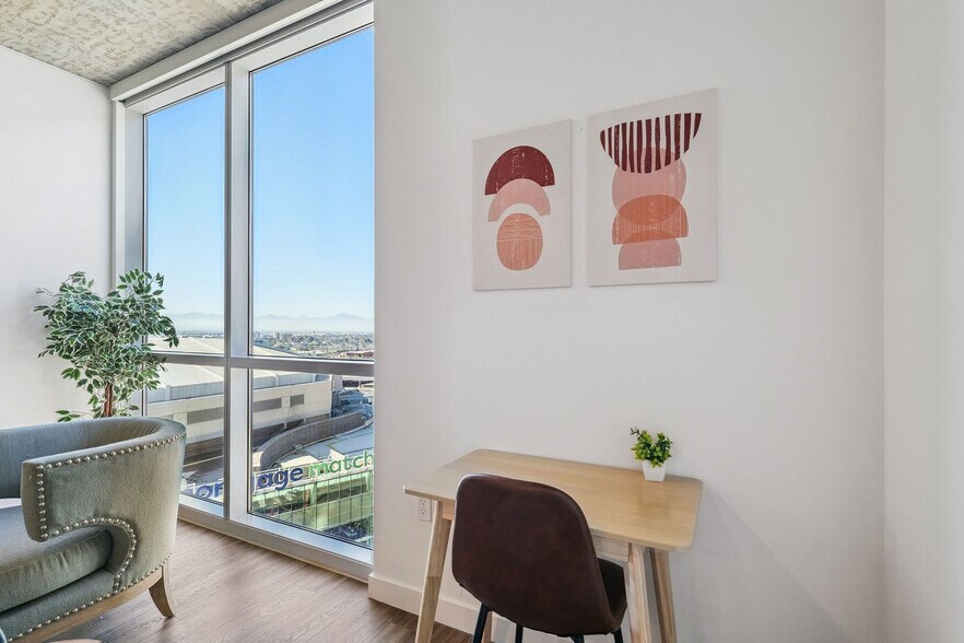 Building Photo - 222 E Jefferson St