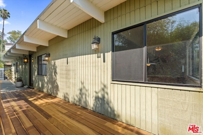 Building Photo - 4950 Marmol Dr