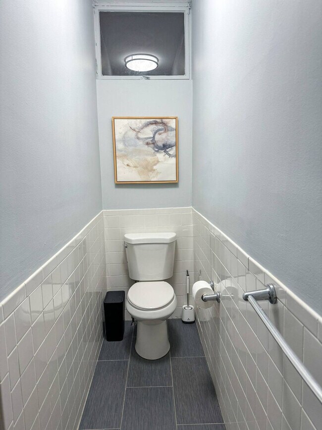 Building Photo - 636 Washington St