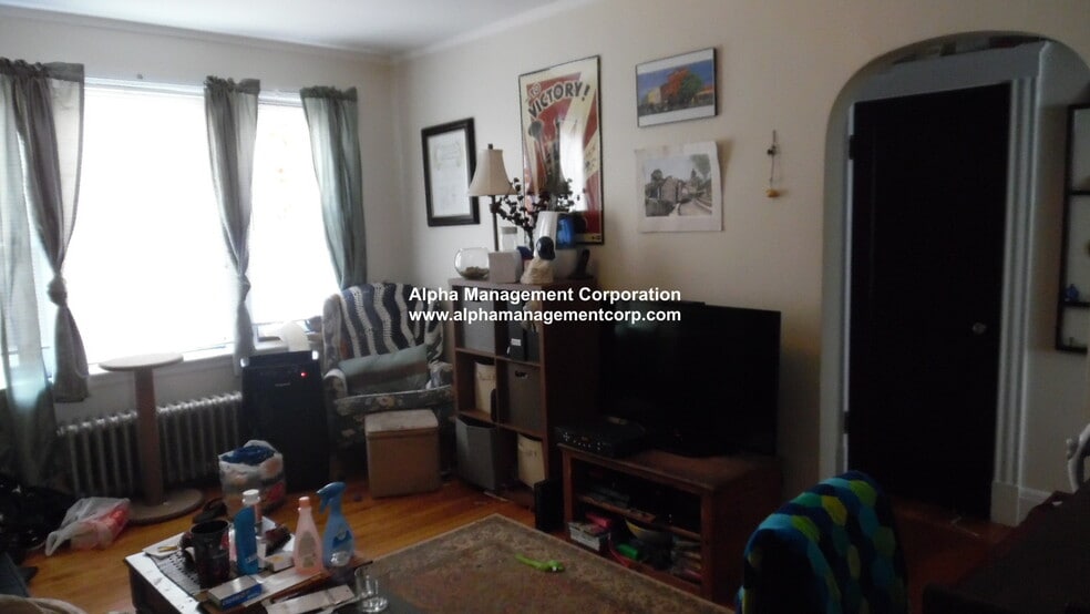 Building Photo - 349 Pleasant St