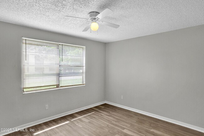 Building Photo - 473 Bentwood Ln