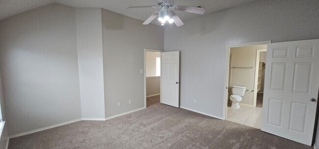 Building Photo - 706 Woodport Ln