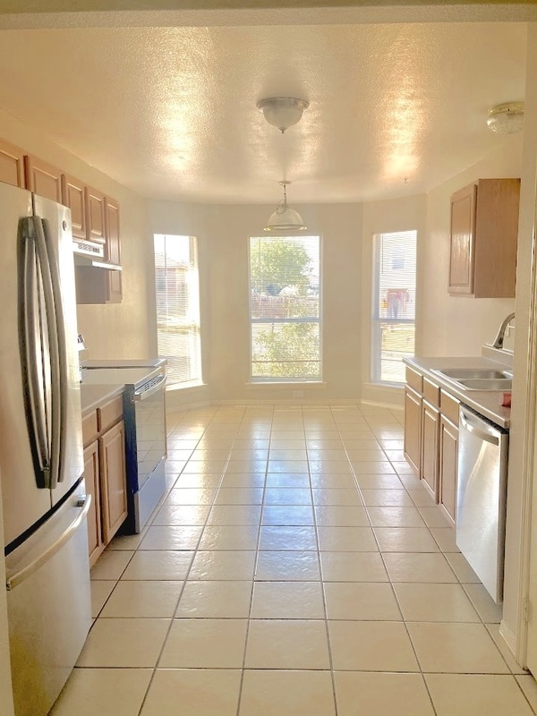 Building Photo - 8818 Pensive Dr