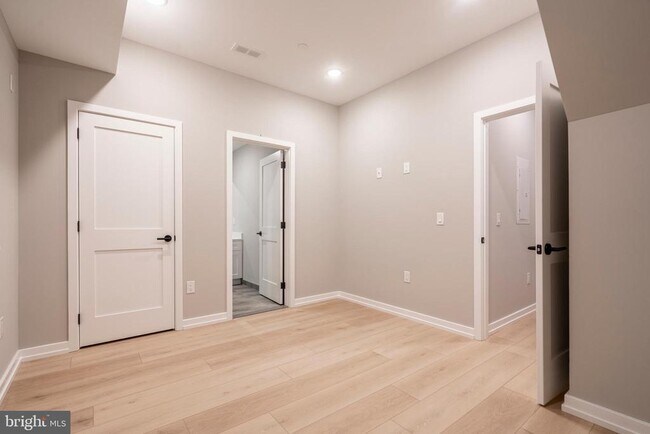 Building Photo - 713 S Mildred St