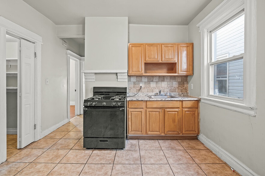 Building Photo - 30 Wainwright St