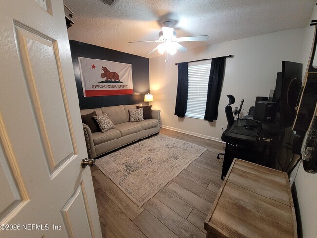 Building Photo - 906 County Rd 217