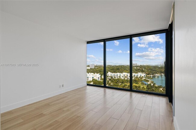 Building Photo - 601 NE 36th St