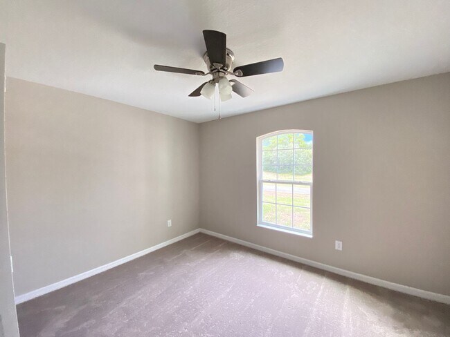 Building Photo - 4490 SW 150th Pl