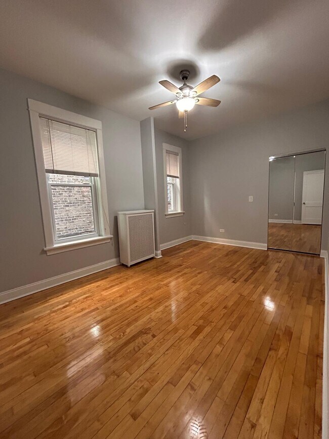 Building Photo - 1263 W Thorndale Ave