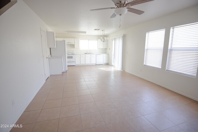 Building Photo - 1547 S Danielson Way