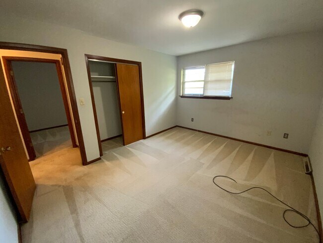 Building Photo - 4208-4210 Rollins Rd