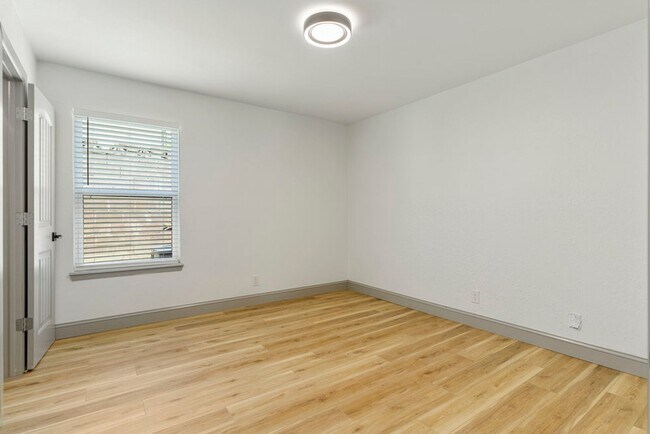 Building Photo - ONYX at 37th