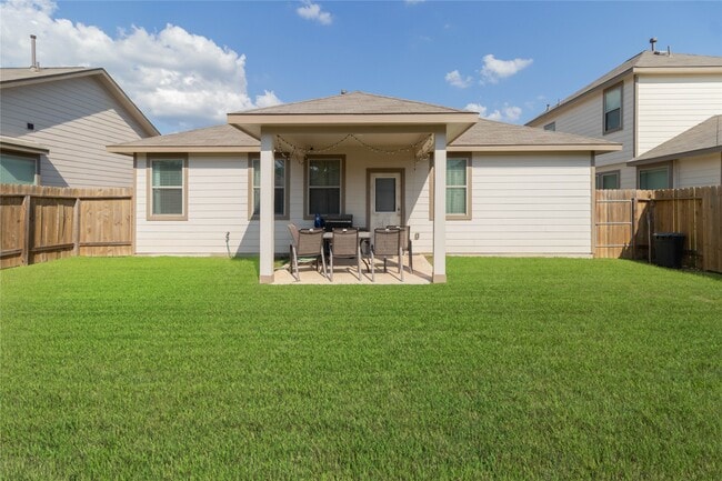 Building Photo - 2209 Cedar Vly Dr