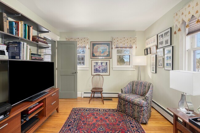 Building Photo - 68 Sachuest Way