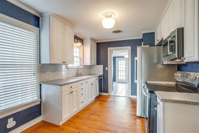 Building Photo - 4412 Calmont Ave