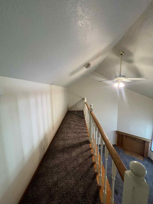 Building Photo - 1162-1164 E Sunrise Dr