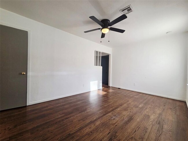 Building Photo - 3413 Willow Creek Dr