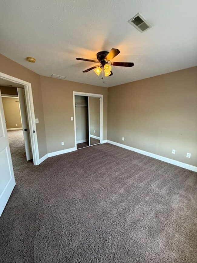 Building Photo - 616 Wintergreen Dr