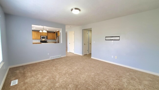 Building Photo - 483 E Apple Blossom Dr