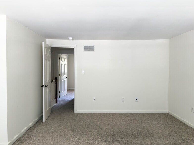 Building Photo - 64 Ramsgate Ln