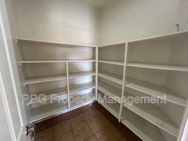 Building Photo - 17931 W Sunnyslope Ln