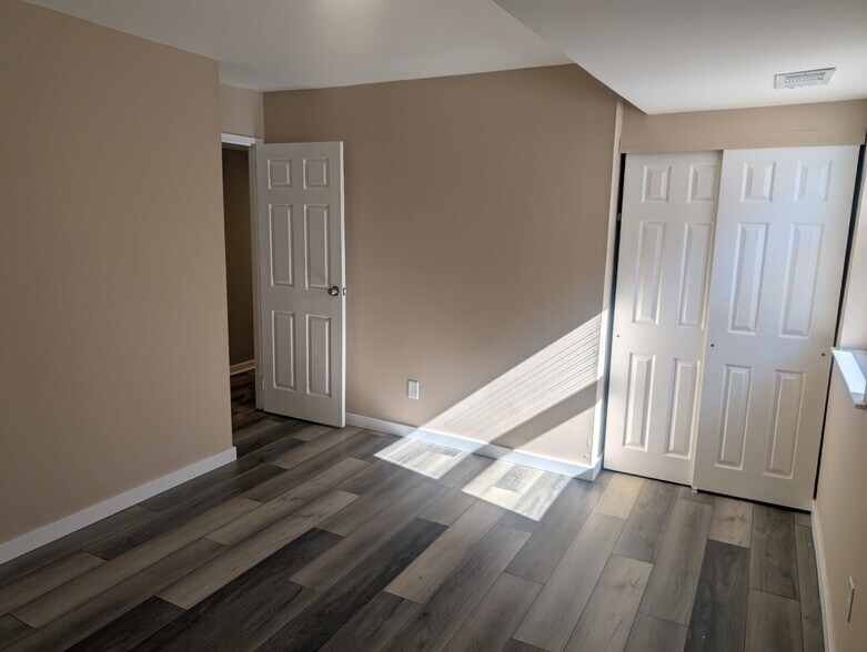 Building Photo - 2116 Strahle St
