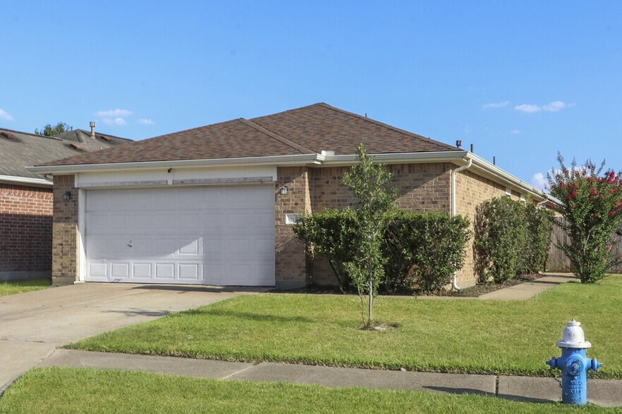 Primary Photo - 7457 Parkland Manor Dr