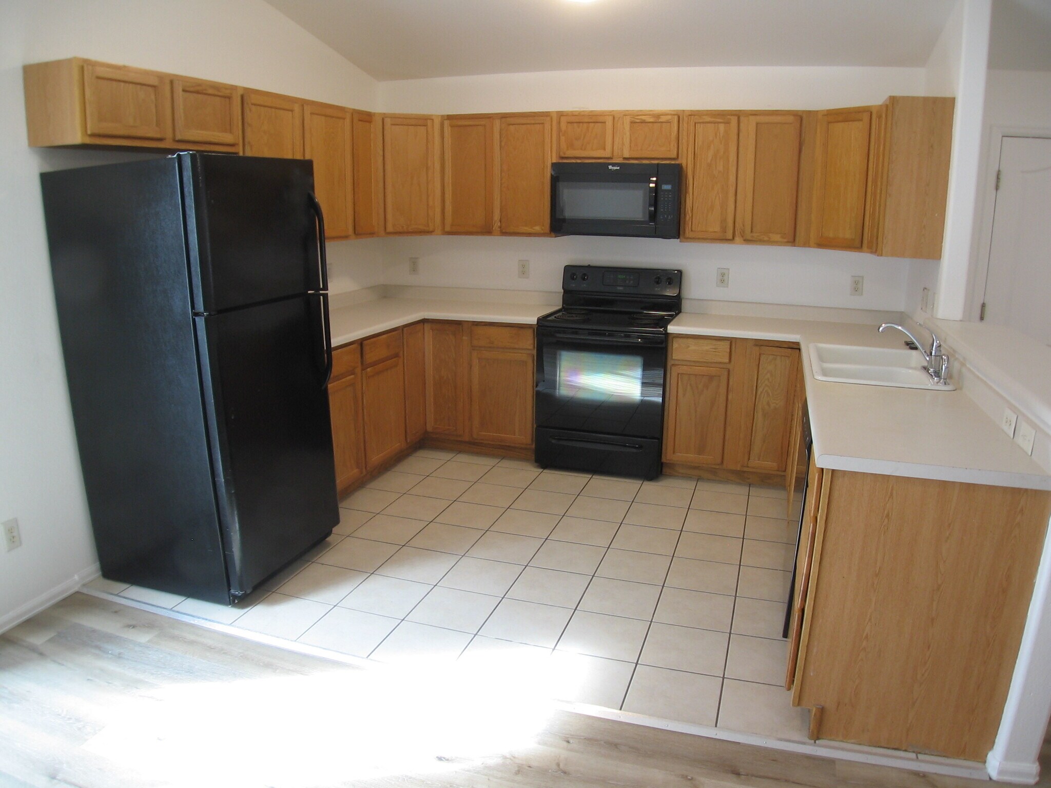 Building Photo - 404 Broken Arrow Dr