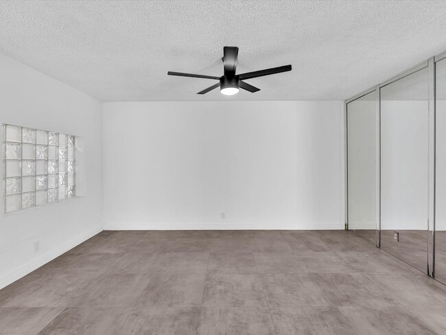 Building Photo - 6661 Meade St