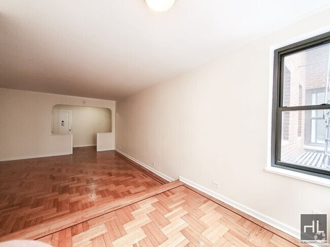 Building Photo - 124 E 24th St