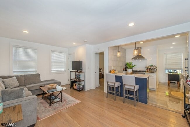 Building Photo - 376 Claremont Ave