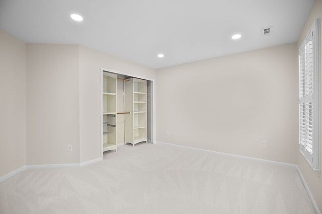 Building Photo - 6000 Blackstone Blvd