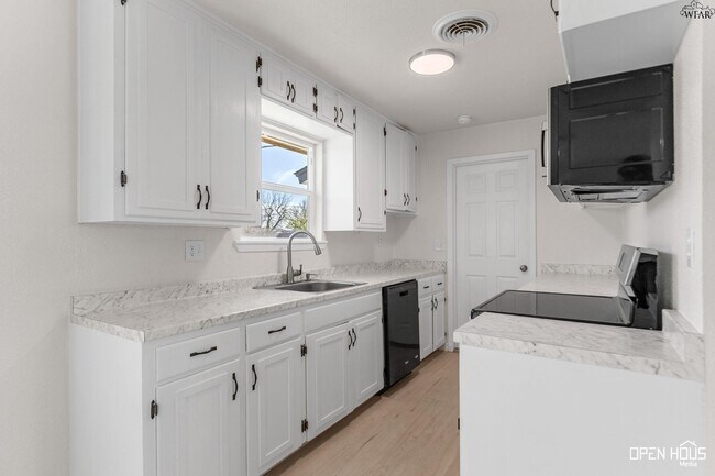 Building Photo - 3201 Cuba Ct