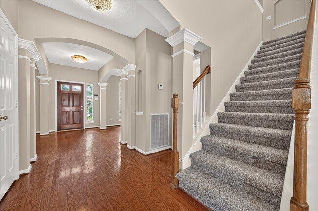 Building Photo - 18515 Autumn Park Dr