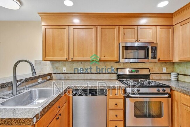 Building Photo - 5204 Delridge Wy SW