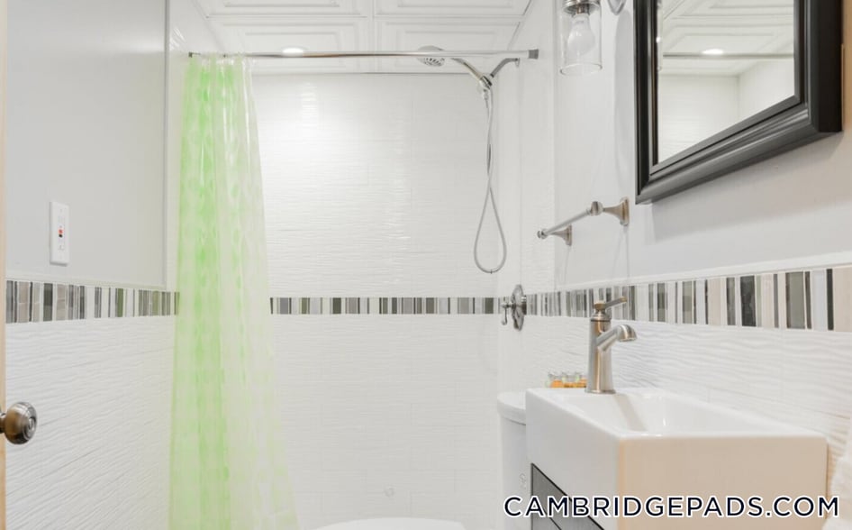 Building Photo - 7 Story St