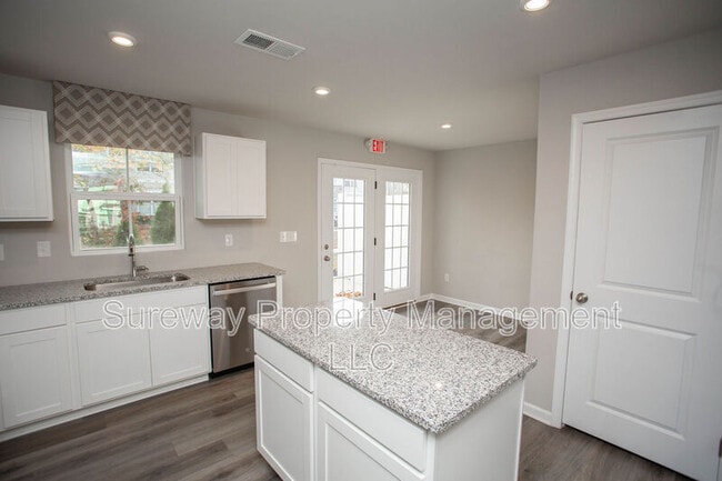 Building Photo - 2 Mulberry ln