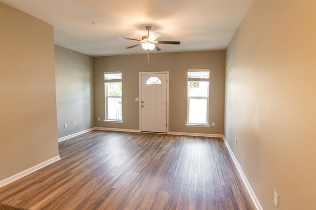 Building Photo - 2200 Del Carmel Way