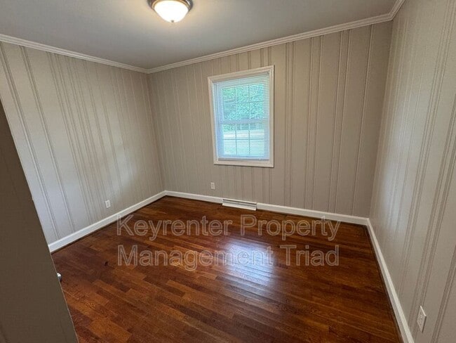 Building Photo - 8020 Linville Rd