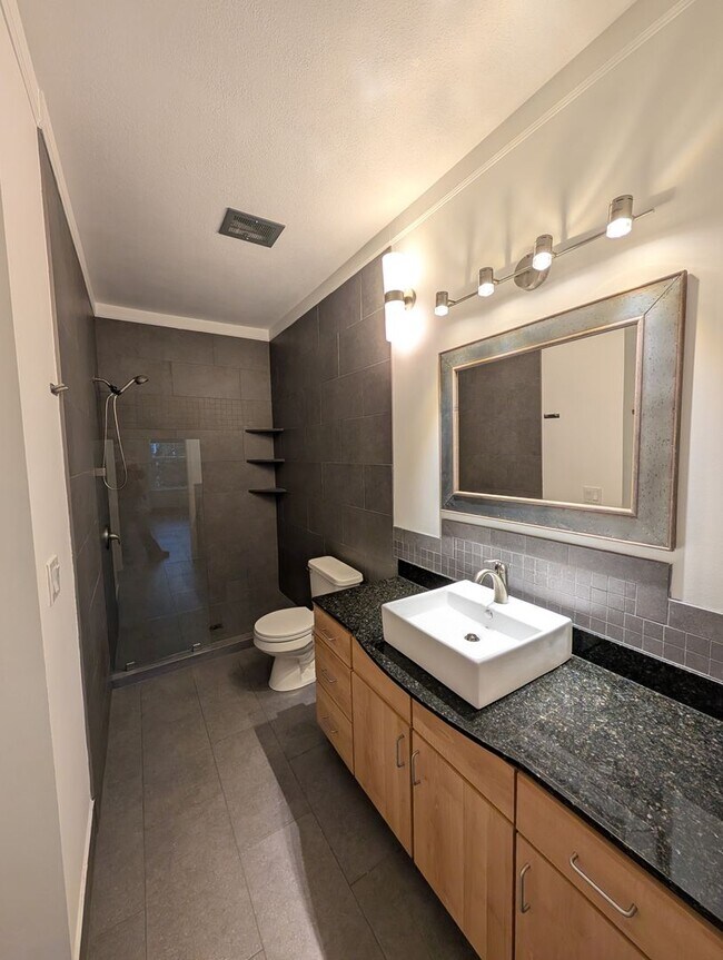 Building Photo - Asheville Condo Rental