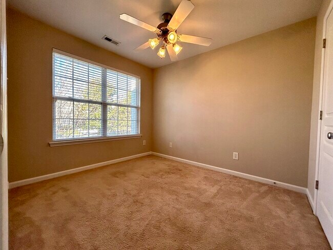 Building Photo - 1121 Drummond Ln