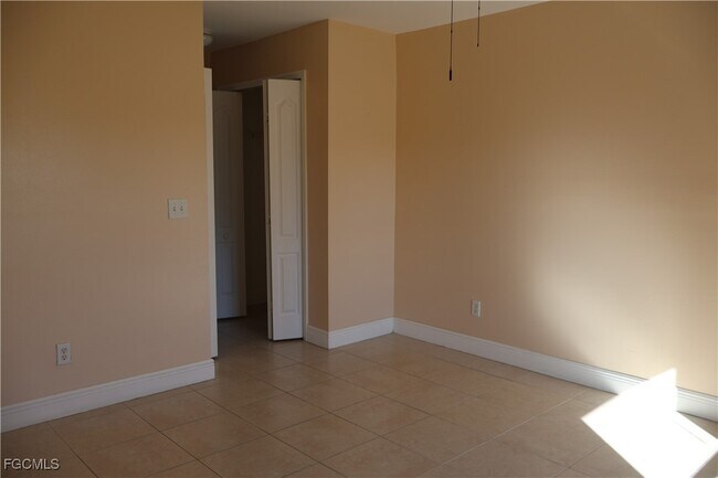 Building Photo - 3805 22nd St SW