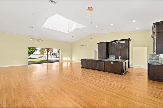 Building Photo - 845 S Tropical Trail