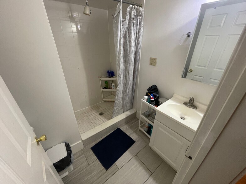 Building Photo - 7 Symphony Rd