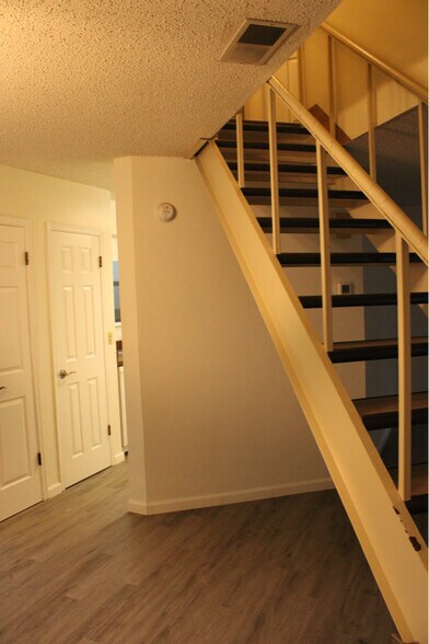 Building Photo - 3747 Donovan Dr