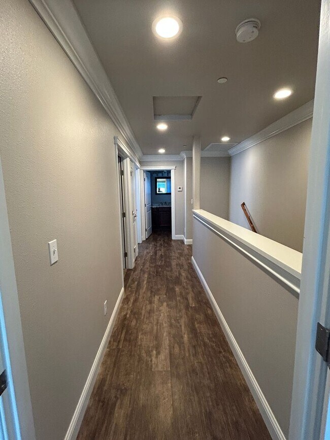 Building Photo - MOVE IN SPECIAL $300 OFF FIRST MONTHS RENT